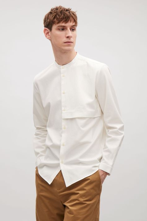 COS image 2 of Grandad shirt with hidden pocket in White Men Shirt Ideas, Minimal Stil, Minimalist Moda, Men's Shirts And Tops, White Shirt Men, Hidden Pocket, Men Shirt, Men Shirt Style, 가을 패션