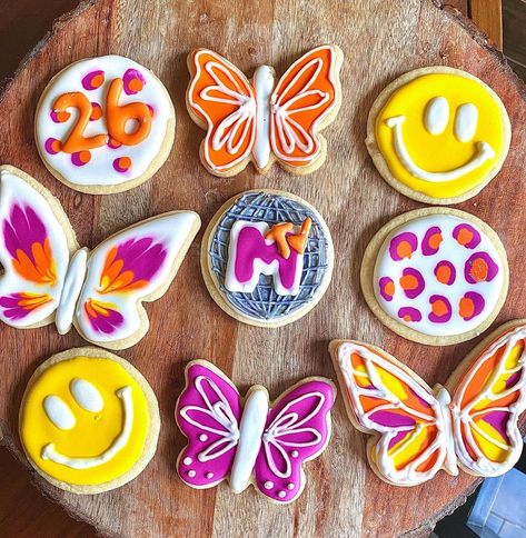 Nicole Kelly on Instagram: “Throwing it back to Y2K 🪩🎤🦋🙂🐆 �• • • #phillysmallbusiness #cookies #customcookies #phillybaker #cookiedecorating #cookiesofinstagram…” Y2k Cookies, 2000s Theme, Throwing It Back, Custom Cookies, Cookie Decorating, Decorating Ideas, Sugar Cookie, Baking, On Instagram