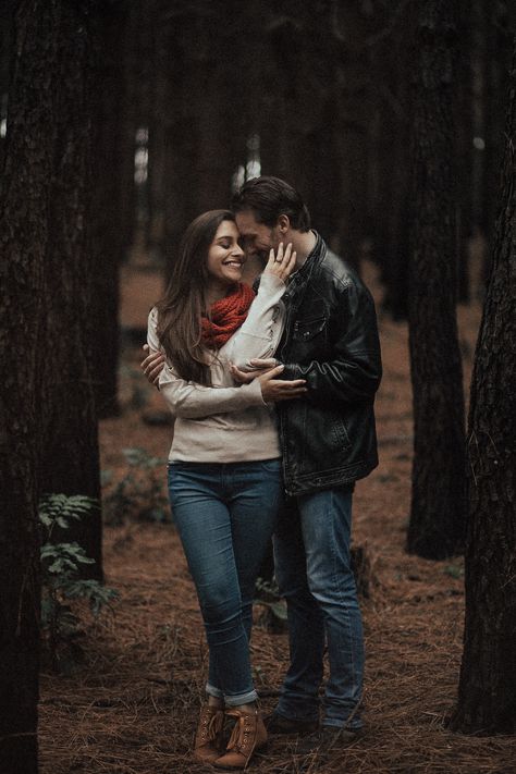 Couple Poses In Forest, Couple Forest Photoshoot, Prewedding Pose, Forest Photoshoot, Pre Wedding Photoshoot Outfit, Couple Engagement Pictures, Pre Wedding Photoshoot Outdoor, Couples Posing, Wedding Engagement Pictures