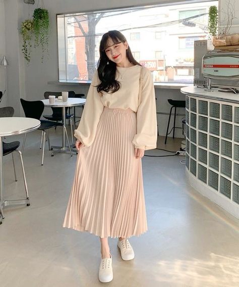 Long Sweater And Skirt, Korean Modest Fashion Aesthetic, Long Aesthetic Skirt, Asian Long Skirt Outfits, Korean Modest Dress, Modest Korean Outfits Summer, Comfy Long Skirt Outfits, Korean Outfits Skirts Long, Long Skirt Korean Outfit