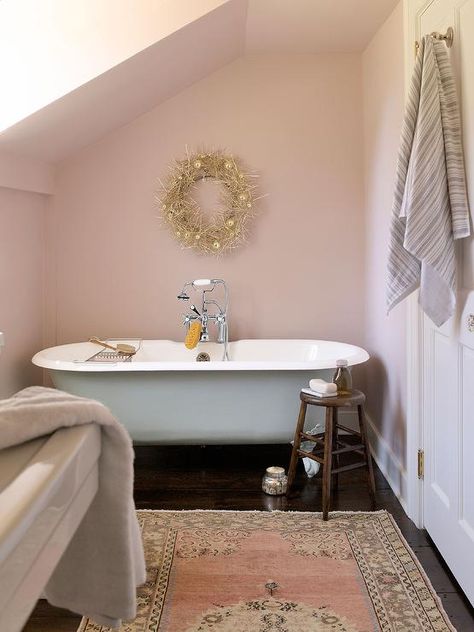 Farrow and Ball Calamine Bathroom With Clawfoot Tub, Paint Trends, Trending Paint Colors, Country Bathroom, Farrow And Ball, Upstairs Bathrooms, Pink Bathroom, Bathroom Colors, Pink Walls