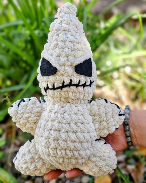 Oogie Boogie will be at my market this weekend 🕸️ I only have 2 available! 🕷️ Antiques & Boutiques Market ❤️ Free Pattern by: @angove.crochet 🥰 Thank you for sharing this pattern! #crochet #amigurumi #oogieboogie Crochet Shrunken Head Free Pattern, Crochet Beetlejuice Pattern Free, Oogie Boogie Crochet Pattern Free, Beetlejuice Crochet, Birthday Crochet, Knit Machine, Crochet Gift, Fun Crochet, Oogie Boogie