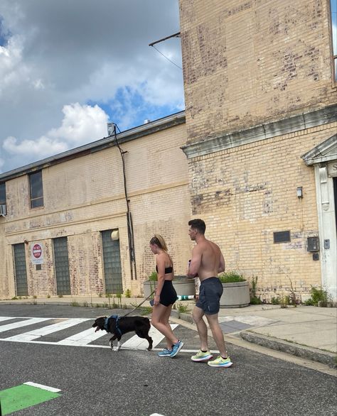 Couples Training Together, Working Out With Boyfriend, Couple Morning Walk, Running With Boyfriend, Couples Running Aesthetic, Running Couple Aesthetic, Couples Working Out Together, Couple Running Together, Couple Working Together