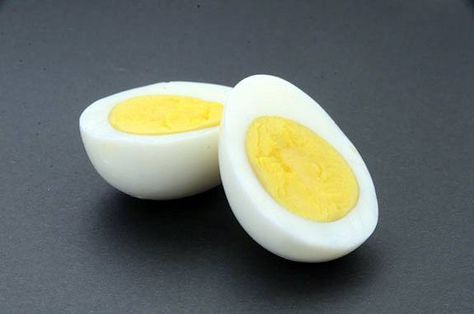 Knowing How to Boil Eggs is a basic cooking skill. This tutorial will teach you how to make perfectly boiled eggs (for paleo Deviled Eggs) every time. Paleo Deviled Eggs, How To Boil Eggs, Boiled Egg Recipes, Boil Eggs, Perfect Hard Boiled Eggs, Egg Diet Plan, Egg Fast, Boiled Egg Diet Plan, Boiled Egg Diet