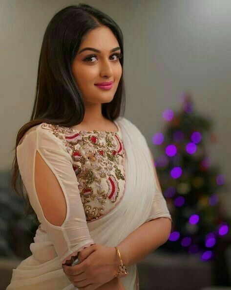 Prayaga Martin, डिजाइनर कपड़े, Kurti Sleeves Design, Saree Blouse Neck Designs, Backless Blouse Designs, Blouse Back Neck Designs, Sari Blouse Designs, Indian Saree Blouses Designs, Blouse Designs Indian