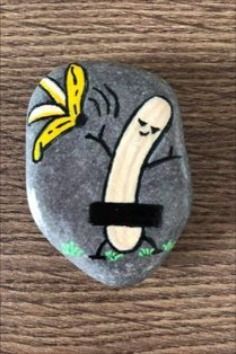 Funny Things To Paint On Rocks, Funny Rock Painting Ideas Easy, Stenmaling Ideas, Cool Rock Painting Ideas Funny, Rock Painting Funny, Rock Painting Ideas Funny, Rocks Painted Ideas, Funny Painted Rocks, Disney Rock Painting