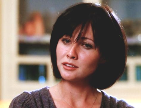 charmed || prue halliwell || season 1 Prue Halliwell Season 1, Charmed Prue, Shannen Doherty Charmed, Paige Matthews, Prue Halliwell, Shannon Doherty, Sabrina Spellman Style, Charmed 1998, Lindsay Wagner