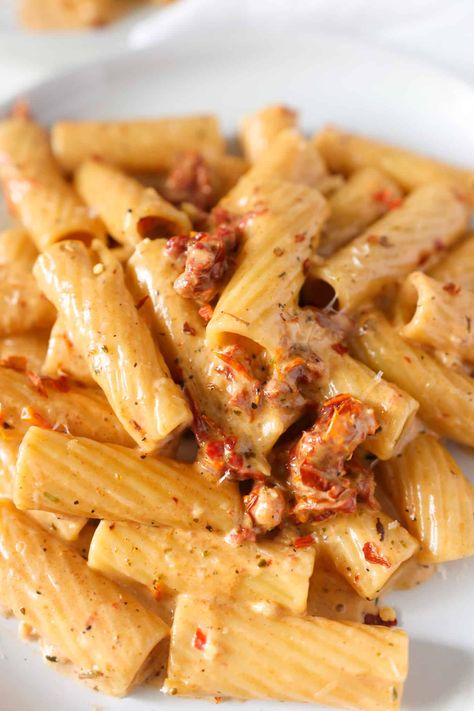 creamy sun dried tomato pasta Sun Dried Tomato Rigatoni, Sun Dried Tomato Recipes Crockpot, Sundried Tomato Fettuccine, Sun Dried Pasta Recipes, Sundried Tomato Artichoke Pasta, Sun Dried Tomato Stuffed Shells, Creamy Cherry Tomato Pasta, Creamy Red Sauce Pasta, Sundried Tomato Pasta Sauce