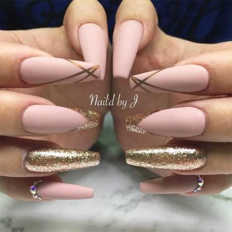 Graduation Nails Designs To Recreate For Your Big Day ★ See more: http://glaminati.com/graduation-nails-designs/ Graduation Nail Designs, Prom Nail Designs, Sophisticated Manicure, Gold Nail Designs, Graduation Nails, Gold Nail, Nailed It, Prom Nails, Nails Coffin