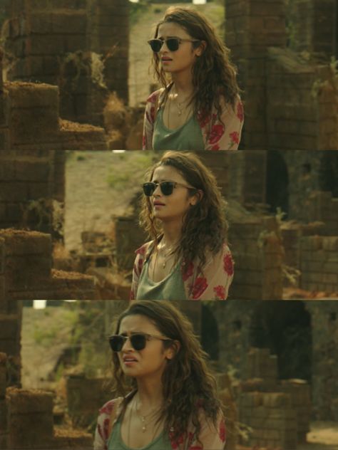 Alia Bhatt in Dear Zindagi Dear Zindagi Alia Bhatt Outfits, Alia Bhatt In Dear Zindagi, Alia Bhatt Outfits, Mehndi Hairstyles, Shah Rukh Khan Movies, Corset Fashion Outfits, Alia And Varun, Dear Zindagi, Palazzo Style