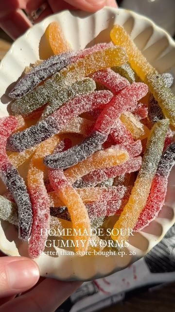 Homemade Sour Gummies, Edibles Gummies, 4 Ingredient Desserts, Homemade Gummies, Mandarin Juice, Sour Gummy Worms, Gummies Recipe, Fruit Recipe, Dessert To Make