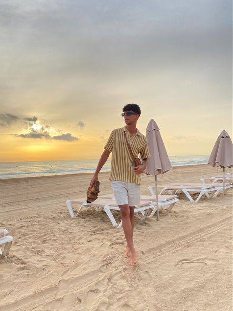 Korean Summer Outfits Men Beach, Korean Beach Aesthetic, Goa Poses, Outfit Praia, Mia Outfits, Summer Outfits Men Beach, Island Outfits, Swimsuit Aesthetic, Goa Travel