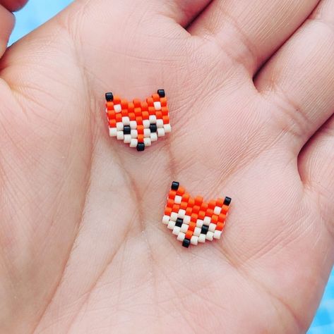 Fox Seed Bead Earrings, Seed Bead Valentine Pattern, Brick Stitch Animal Patterns, Bead Animals Patterns Easy, Brick Stitch Patterns, Seed Bead Art, Miyuki Beads Pattern, Pola Bordir, Pony Bead Patterns