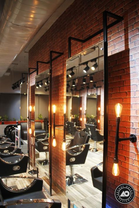 Barbershop Design Interior, Makeup Studio Decor, Salon Interior Design Ideas, Barber Shop Interior, Dental Office Design Interiors, Hair Salon Design, Hair Salon Interior, Barbershop Design, Barber Shop Decor