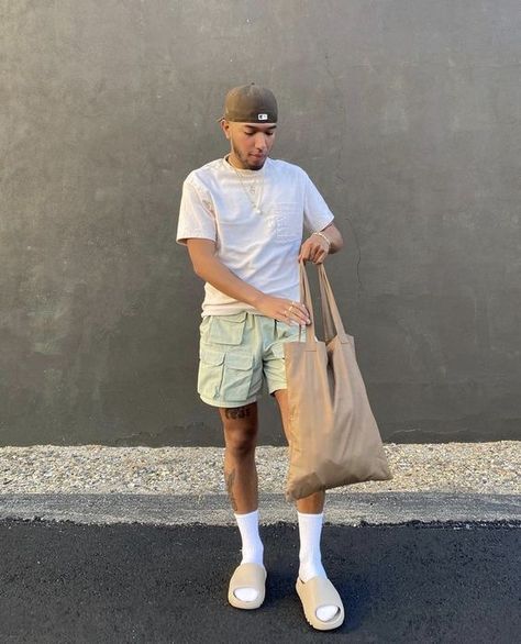 Yeezy Slides Outfit For Men, Yeezy Aesthetic, Yeezy Slides Outfit, Men Street Outfit, Mens Fashion Fall Casual, White Shorts Outfit, Slides Outfit, Foam Runner, Mens Shorts Outfits