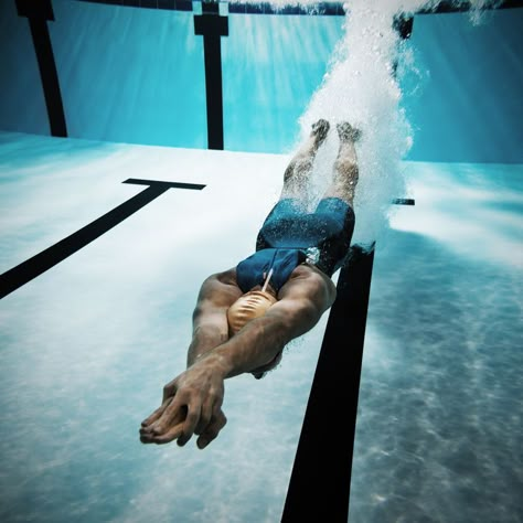 Swimmer diving after the jump in swimming pool Benefits Of Swimming, Swimming Aesthetic, Swimming Drills, Swim Technique, Swim Workout, Swimming Pictures, Swimmers Life, Swimming Gear, Swim Life