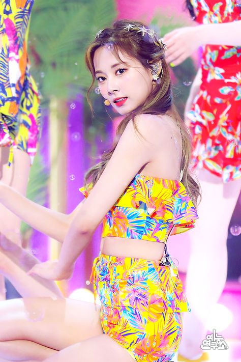 'Alcohol-Free' (TWICE TZUYU FanCam) @Show!MusicCore 210612 Chou Tzu Yu, Chou Tzuyu, Tzuyu Twice, Stage Outfits, Alcohol Free, Types Of Fashion Styles, Korean Girl, K Pop, Kpop Girls