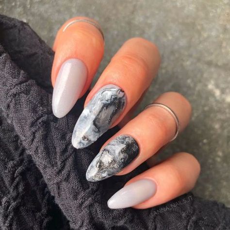 Black And White Marble Gel Nails, Nails Idea For Black Dress, Gray Nails Marble, Grey And Black Marble Nails, Marble Nails Grey, Grey And White Marble Nails, Black And White Marble Nail Designs, Black And Gray Marble Nails, Marble Nails Tips