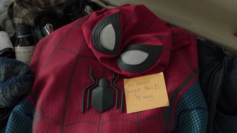 Sr Y Sra Smith, Spider Man Far From Home, Spiderman 3, Iron Spider, Marvel Photo, Tom Holland Spiderman, Spider Man 2, Far From Home, Andrew Garfield