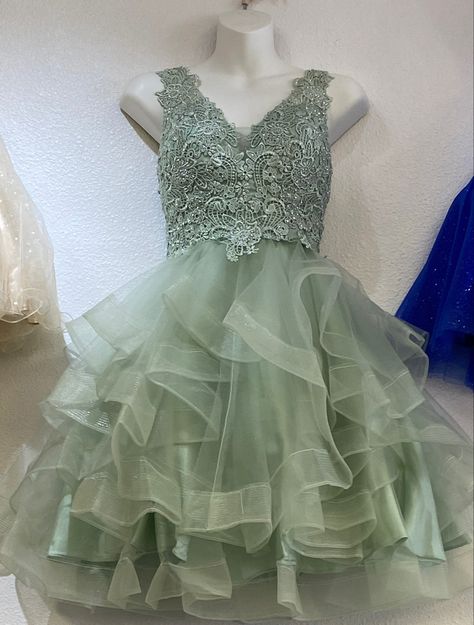 Sage Green Sparkly Dress, Damas Dresses For Quince Green, Sage Green Damas Dresses, Olive Green Dama Dresses, Sage Green Sweet 16 Dresses Short, Green Sweet 16 Dresses Short, Green Dama Dresses, Quince Clothes, Quinceanera Court Dresses