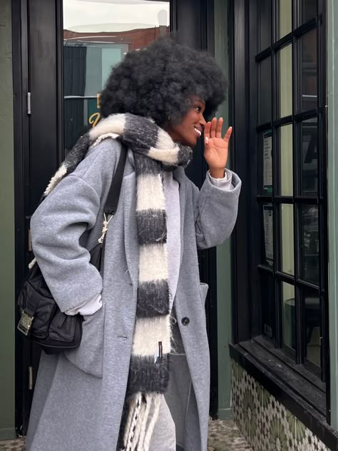 Winter Aesthetic Black Woman, Afro Aesthetic, Winter Vibes Cozy, Winter Outfits Blackgirl, Cozy Outfits, Black Femininity, Winter Vibes, Winter Aesthetic, Winter Looks