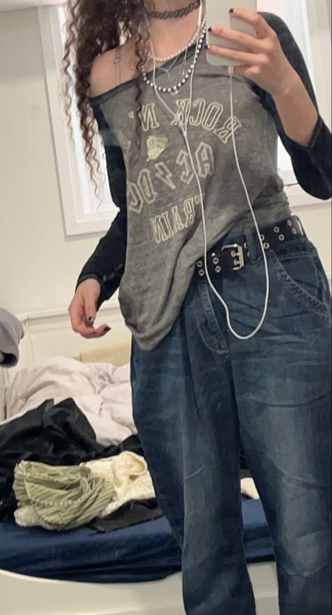 Baggy T Shirt And Jeans Outfit, Eyelet Belt Outfit, Off Shoulder Baggy Shirt, Baggy Grunge Outfits 90s, Off The Shoulder Baggy Shirt, Oversized Off The Shoulder Shirt, Baggy Layered Outfits, Baggy Long Sleeve Shirt Outfit, Aesthetic Baggy Outfit