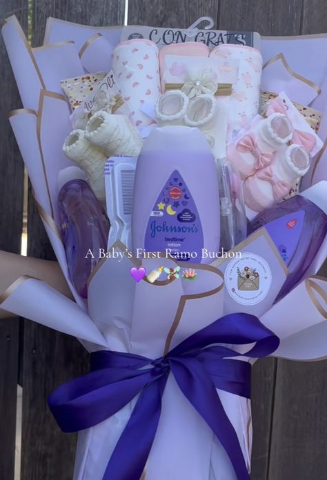 Diaper Bouquet For Baby Girl, Baby Shower Bouquet Ideas, Baby Shower Bouquet, Gender Reveal Baby Shower Themes, Diaper Bouquet, Baby Bouquet, Baby Shower Baskets, Gender Reveal Gifts, Cheap Baby Shower