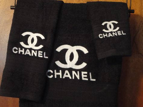 Chanel - Embroidered Bath Towel Set - Bath Towel, Hand Towel and Washcloth - Black Towels with White Emblem by cybergeeks2 on Etsy Chanel Towels, Chanel Bathroom Decor, Chanel Bathroom Decor Ideas, Chanel Bathroom, Chanel Bedroom, Chanel Room, Bathroom Dream, Mens Bathrobe, Fancy Towels