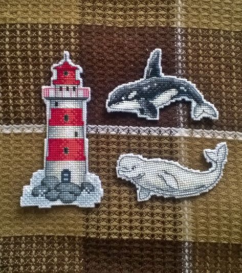 Cross stitched magnets: a lighthouse, an orca and a beluga whale Cross Stitch Orca, Whale Cross Stitch, Beluga Whale, Plastic Canvas Christmas, Stitch 2, Blue Whale, Light House, Perler Bead Patterns, Bead Patterns