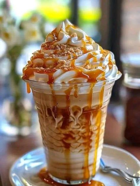 Caramel Milkshake, Chocolate Tiramisu, Grandma Cooking, Coffee Place, Breakfast Bites, Caramel Macchiato, Sweet Drinks, Coffee Recipe, Brewed Coffee