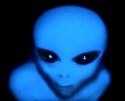 Alien Goth Aesthetic, Blue Alien Aesthetic, Alien Pfp Aesthetic, Alien Widget, Alien Profile Picture, Aliencore Aesthetic, Aliens Aesthetic, Ufo Aesthetic, Alien Pfp