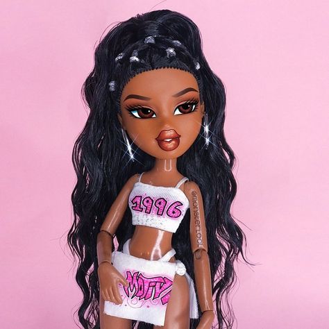 Bratz Doll Makeup, Black Bratz, Black Bratz Doll, Bratz Doll Outfits, Brat Doll, Bratz Girls, Doll Aesthetic, Doll Makeup, Pastel Pink Aesthetic