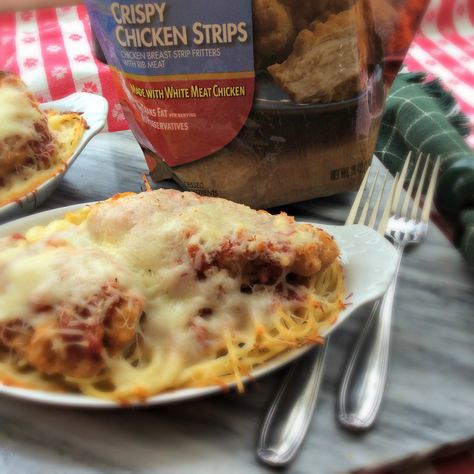 Tyson's Crispy Chicken Parmigiana. A delicious and quick 30 minute meal using Tyson all white meat crispy chicken strips. Chicken Strips Recipes, Desserts On A Budget, Crispy Chicken Strips, Dressing Gravy, Budget Desserts, Tyson Chicken, Sous Vide Chicken, Turkey Dressing, Chicken Strip Recipes