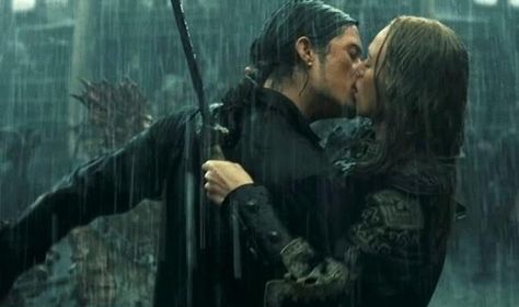 Pirates of the Caribbean Keira Knightley Pirates, Elisabeth Swan, Will And Elizabeth, Movie Kisses, Elizabeth Swann, Elizabeth Turner, Kissing In The Rain, Captain Jack Sparrow, Pirate Life