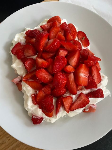 Strawberries And Whipped Cream Aesthetic, Strawberries And Cream Aesthetic, Pavlova Strawberry, Strawberry Meringue, Desert Aesthetic, Strawberry Girl, Cream Aesthetic, Girl Dinner, Strawberries And Cream