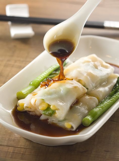 Cheung Fun - Steamed Rice Noodle Roll | China Yummy Food Cheung Fun, Chinese Noodle Recipes, Rice Noodle Roll, Dim Sum Recipes, Goat Cheese Pasta, Rice Paper Rolls, Rice Noodle, Chinese Dessert, Asian Noodles