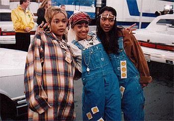 TLC overalls Tlc Outfits 90s, Tlc Outfits, 90s Outfits Party, 90s Fashion Outfits Hip Hop, Pakaian Hipster, Ropa Hip Hop, 90s Fashion Women, Celebrity Style Icons, Female Celebrity Fashion