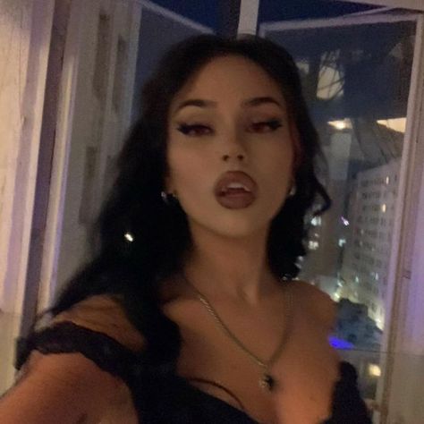 MAGGIE LINDEMANN on Instagram: "happy october 🧡 somethings coming …." Spiegel Selfie, Vampire Halloween Costume, Vampire Costumes, Vampire Makeup, Hot Halloween Outfits, Halloween Coustumes, Halloween Tattoo, Trendy Halloween Costumes, Image Swag