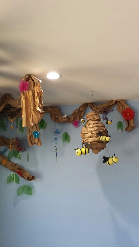 Hanging Bees From Ceiling, Diy Tree In Classroom, Insect Decorations Classroom, Bee Classroom Ideas, Classroom Tree Diy, Giant Bugs Diy, Diy Bee Hive, Paper Tree Classroom, Bee Classroom Decor