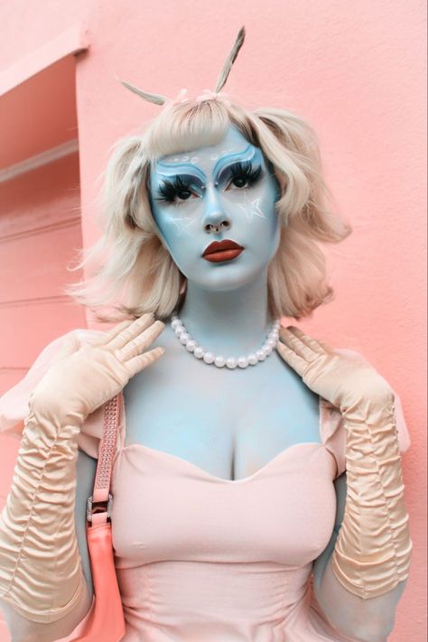 60s Alien Costume, 70s Alien Aesthetic, Retro Space Aesthetic Outfit, Alien Makeup Looks Pretty, Retro Alien Makeup, Blue Alien Costume, Alien Makeup Aesthetic, Blue Alien Makeup, 1960s Alien