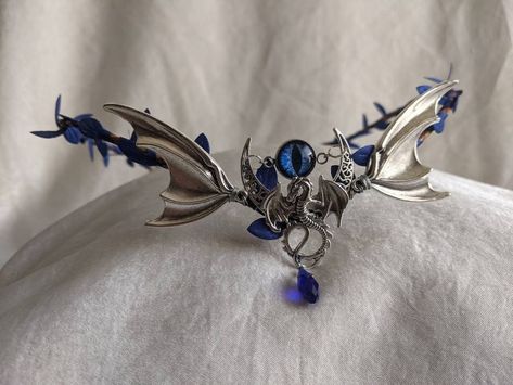 Dragons Jewelry, Dragons With Accessories, Dragon Crown Aesthetic, Dragon Accessories Jewelry, Dragon Princess Dress, Dragon Tiara, Dragon Jewelry Aesthetic, Dragon Core Accessories, Dragon Fashion