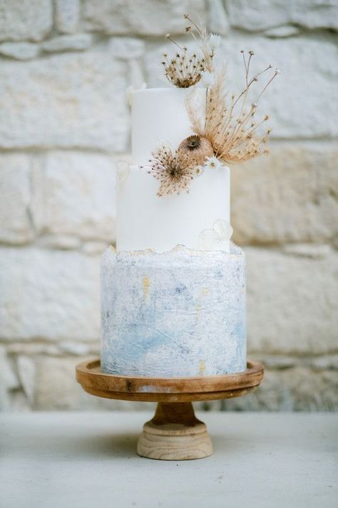 Boho luxe Mediterranean wedding ideas inspired by La bohème - 100 Layer Cake Mediterranean Wedding Ideas, Boho Cakes, Boho Mediterranean, Boho Chic Wedding Cake, Bohemian Wedding Cake, Wedding Cake Ombre, Boho Wedding Cake, Boho Cake, Mediterranean Wedding