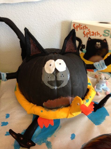 Splat the cat Splat The Cat Pumpkin, Book Characters Ideas, Pumpkin Book Characters Ideas, Pumpkin Book Characters, Book Character Pumpkin, Childrens Book Character Costumes, Book Pumpkins, Splat The Cat, Book Character Pumpkins