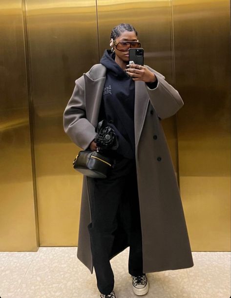 Long Coat Streetwear, Source Unknown Coat, Trench Coat Outfit Black Women, Long Coat Outfit Winter Fashion, Coat Outfit Street Style, Outfit With Trench Coat, Long Trench Coat Outfit, Outfit Black Women, Deadpool And Wolverine