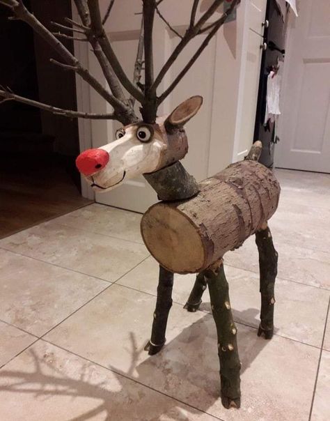 Wood Log Reindeer, Wooden Reindeer For Yard, Deer Made From Logs, Wood Log Crafts Christmas, Log Reindeer, Wood Log Crafts, Wood Reindeer, Rustic Wood Crafts, Wood Yard Art