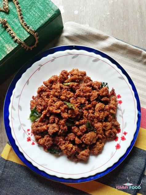 Keema Samosa, Beef Keema, Mutton Keema, Indian Bread Recipes, Keema Recipe, Minced Lamb, Chicken Keema, Keema Recipes, Indian Side Dishes