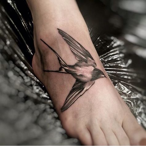 Bird foot tattoo Bird Foot Tattoo, Tattoo Foot, Swallow Tattoo, Bird Tattoo, Foot Tattoo, Birds Tattoo, Beautiful Tattoos, Body Art Tattoos, Triangle Tattoo