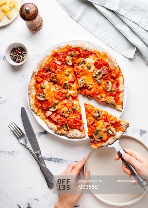 Overhead View Of Person, Overhead Food Photography, Pizza And Pasta Photography, Pizza Flash Photography, Pizza Slice Photography, Pizza Food Photography, Food Photography Pizza, Pizza Photoshoot, Pizza Photography