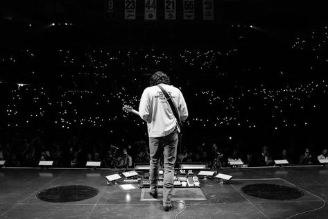 John Mayer Poster, Stage Photography, John Clayton, Music Poster Ideas, Mac Wallpaper, Macbook Wallpaper, Poster Ideas, John Mayer, Summer Fits