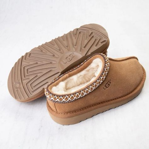 Questions? Leave A Comment Below! Kids Size 5= Womens 6.5-7 Kids Size 6= Womens 7.5-8 Cute Uggs, Shoe Size Chart Kids, Ugg Tasman Slippers, Trendy Shoes Sneakers, Preppy Shoes, Shoes Ugg, Ugg Tasman, 2024 Christmas, Ugg Slippers